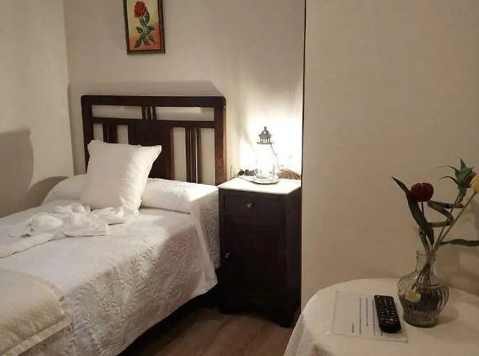 Pura Πανσιόν Cuntis